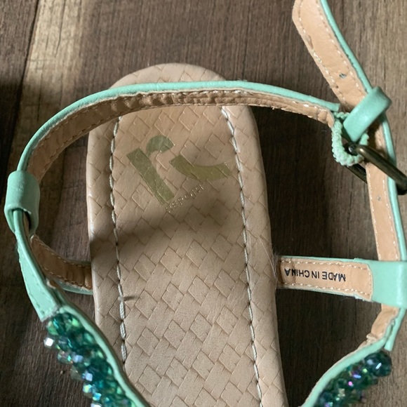 Cute Sea Green Sandals - Picture 4 of 6